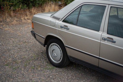 NO RESERVE - 1987 Mercedes-Benz 190E In vendita (immagine 116 di 175)