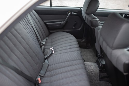 NO RESERVE - 1987 Mercedes-Benz 190E In vendita (immagine 45 di 175)