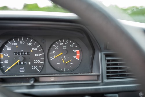 NO RESERVE - 1987 Mercedes-Benz 190E In vendita (immagine 51 di 175)