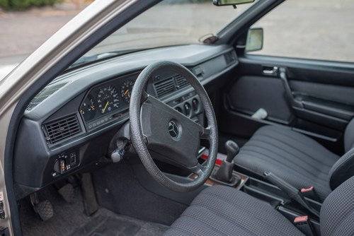 NO RESERVE - 1987 Mercedes-Benz 190E In vendita (immagine 27 di 175)