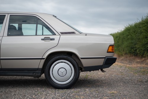 NO RESERVE - 1987 Mercedes-Benz 190E In vendita (immagine 20 di 175)