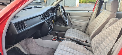 1992 Mercedes-Benz 190E In vendita (immagine 17 di 26)