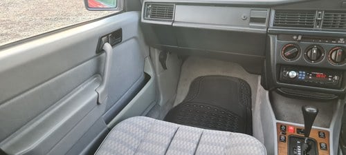 1992 Mercedes-Benz 190E In vendita (immagine 21 di 26)