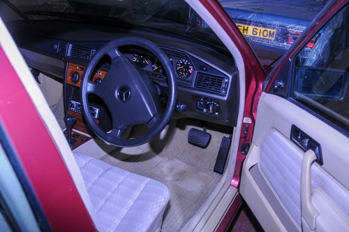 1992 Mercedes-Benz 190E Auto (W201) zum Verkauf (Bild 19 von 98)