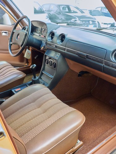1977 Mercedes-Benz 200D (W123) For Sale (picture 43 of 96)
