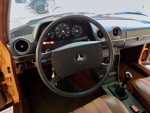 1977 Mercedes-Benz 200D (W123) For Sale (picture 26 of 96)