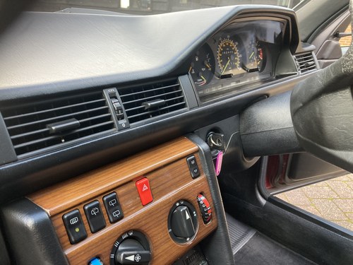 1987 Mercedes-Benz 200 T Estate (S124) zum Verkauf (Bild 47 von 216)