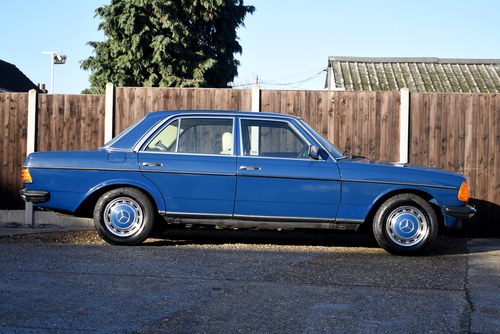 1983 Mercedes-Benz 200 (W123) à vendre (picture 4 of 198)