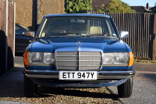 1983 Mercedes-Benz 200 (W123) à vendre (picture 2 of 198)