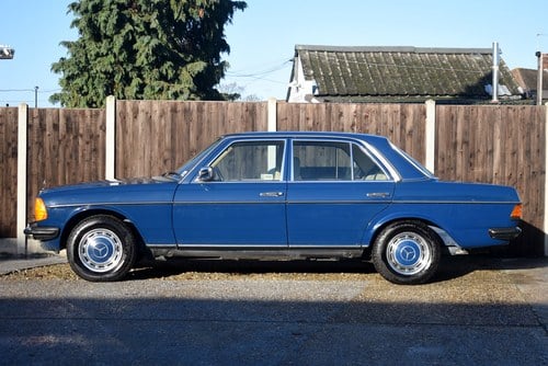 1983 Mercedes-Benz 200 (W123) à vendre (picture 5 of 198)