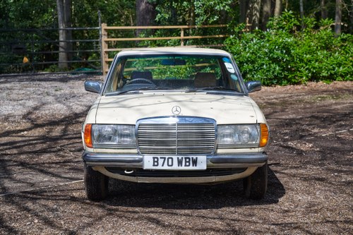 NO RESERVE - 1984 Mercedes Benz 200 (W123) In vendita (immagine 2 di 91)