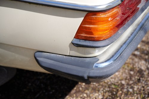 NO RESERVE - 1984 Mercedes Benz 200 (W123) In vendita (immagine 58 di 91)