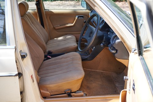 NO RESERVE - 1984 Mercedes Benz 200 (W123) In vendita (immagine 22 di 91)