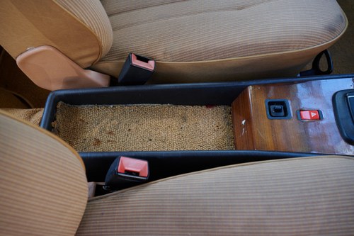 NO RESERVE - 1984 Mercedes Benz 200 (W123) In vendita (immagine 38 di 91)