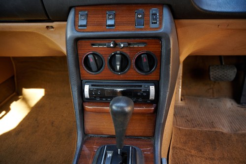 NO RESERVE - 1984 Mercedes Benz 200 (W123) In vendita (immagine 32 di 91)