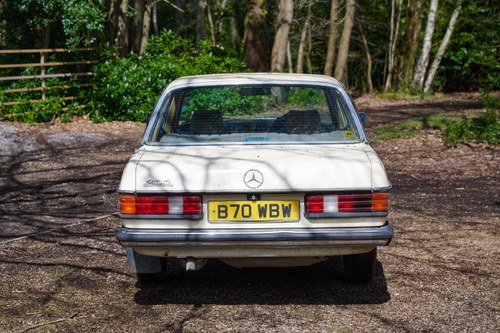 NO RESERVE - 1984 Mercedes Benz 200 (W123) In vendita (immagine 12 di 91)