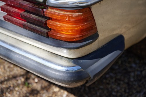 NO RESERVE - 1984 Mercedes Benz 200 (W123) In vendita (immagine 59 di 91)