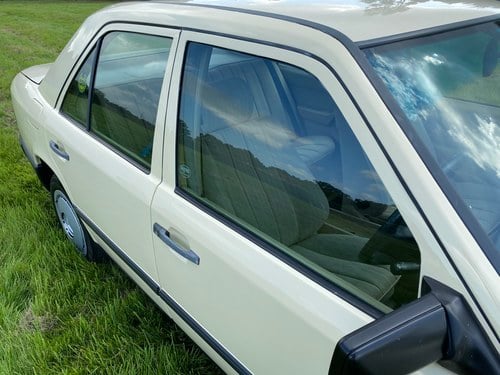 1988 Mercedes-Benz 200D In vendita (immagine 155 di 233)