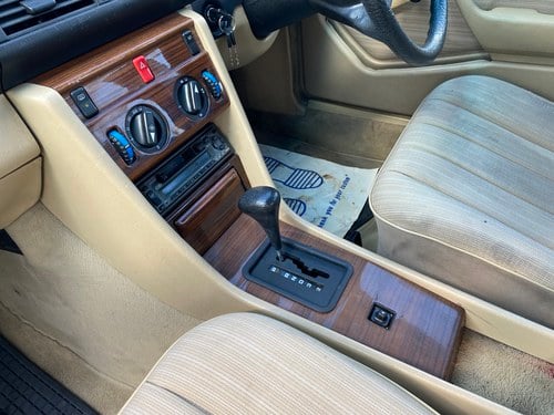 1988 Mercedes-Benz 200D In vendita (immagine 104 di 233)