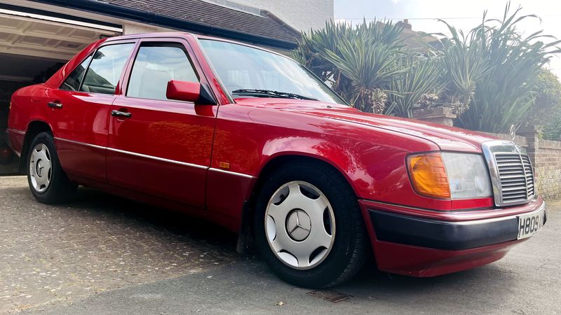 1991 Mercedes-Benz 200E (W124) For Sale (picture 1 of 68)