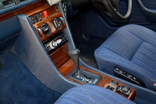 NO RESERVE - 1992 Mercedes-Benz 200TE estate zum Verkauf (Bild 27 von 187)