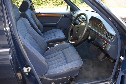 NO RESERVE - 1992 Mercedes-Benz 200TE estate zum Verkauf (Bild 28 von 187)