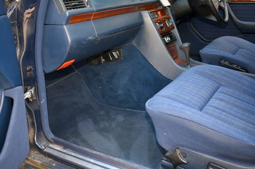 NO RESERVE - 1992 Mercedes-Benz 200TE estate zum Verkauf (Bild 62 von 187)