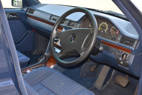 NO RESERVE - 1992 Mercedes-Benz 200TE estate zum Verkauf (Bild 21 von 187)