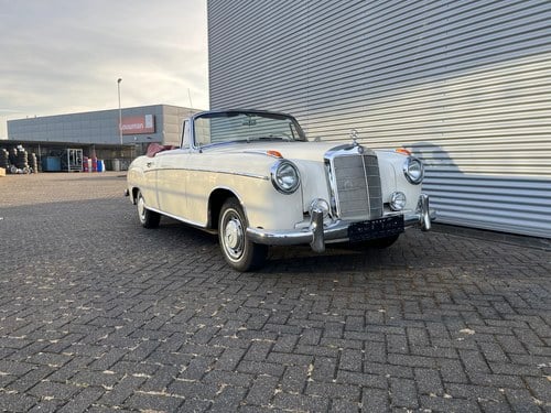 1960 Mercedes-Benz 220SE Cabrio (W128) En venta (imagen 2 de 47)