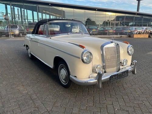 1960 Mercedes-Benz 220SE Cabrio (W128) En venta (imagen 11 de 47)