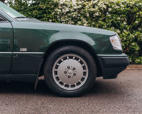 NO RESERVE - 1993 Mercedes-Benz 220CE Auto (W124) zum Verkauf (Bild 97 von 153)