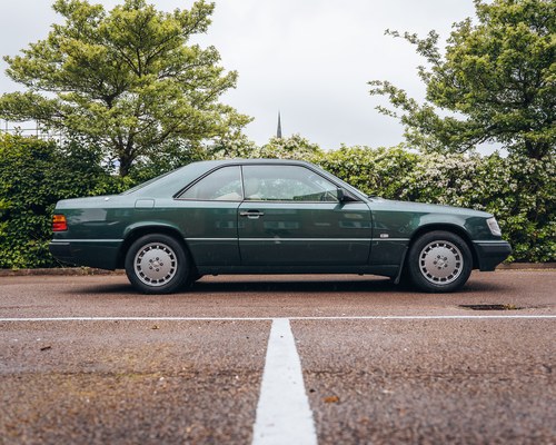 NO RESERVE - 1993 Mercedes-Benz 220CE Auto (W124) zum Verkauf (Bild 3 von 153)