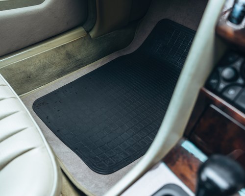 NO RESERVE - 1993 Mercedes-Benz 220CE Auto (W124) zum Verkauf (Bild 87 von 153)