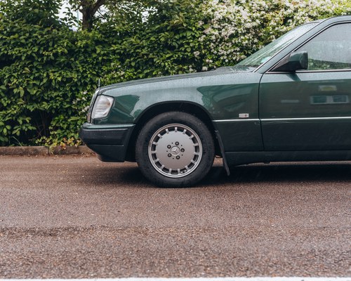 NO RESERVE - 1993 Mercedes-Benz 220CE Auto (W124) zum Verkauf (Bild 120 von 153)