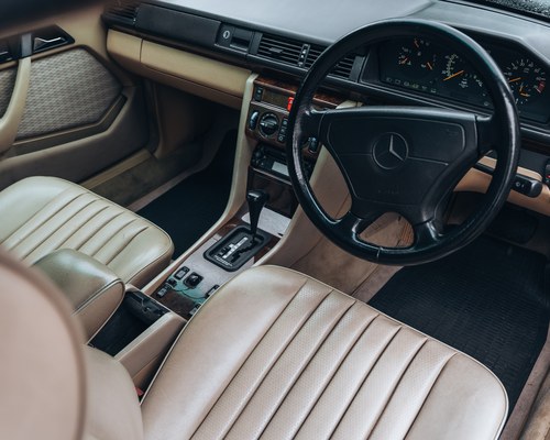 NO RESERVE - 1993 Mercedes-Benz 220CE Auto (W124) zum Verkauf (Bild 86 von 153)