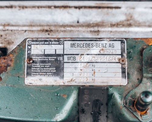 NO RESERVE - 1993 Mercedes-Benz 220CE Auto (W124) zum Verkauf (Bild 134 von 153)