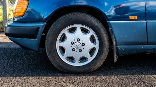 1993 Mercedes-Benz 220CE For Sale (picture 11 of 184)