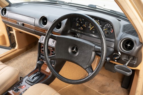 1984 Mercedes 230E W123 In vendita (immagine 32 di 170)
