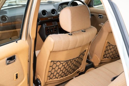 1984 Mercedes 230E W123 In vendita (immagine 50 di 170)