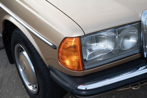 1984 Mercedes 230E W123 In vendita (immagine 102 di 170)