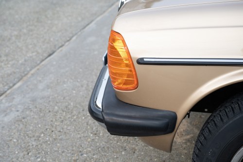 1984 Mercedes 230E W123 In vendita (immagine 105 di 170)