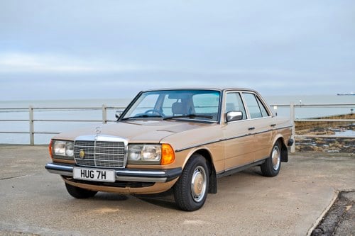 1984 Mercedes 230E W123 In vendita (immagine 17 di 170)