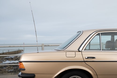 1984 Mercedes 230E W123 In vendita (immagine 112 di 170)