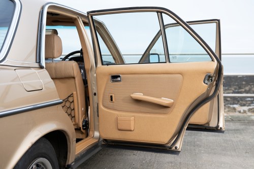 1984 Mercedes 230E W123 In vendita (immagine 54 di 170)