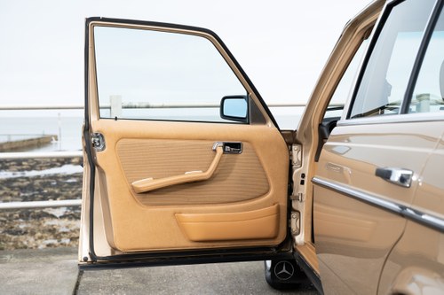 1984 Mercedes 230E W123 In vendita (immagine 46 di 170)