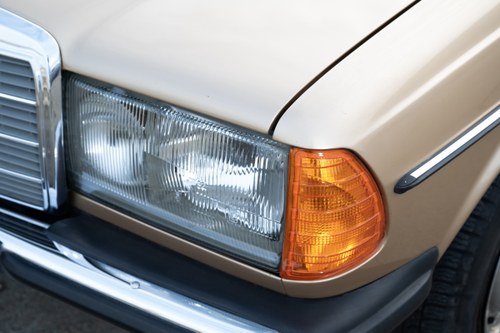 1984 Mercedes 230E W123 In vendita (immagine 100 di 170)