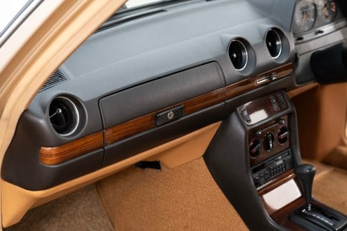 1984 Mercedes 230E W123 In vendita (immagine 34 di 170)