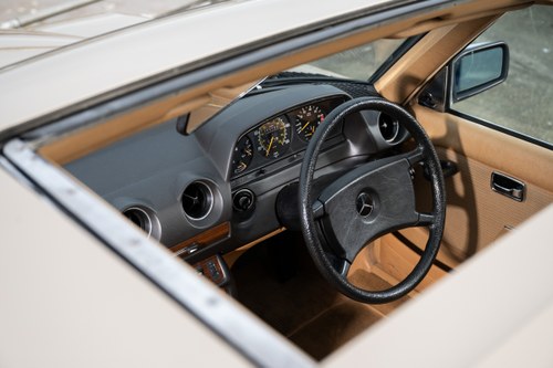 1984 Mercedes 230E W123 In vendita (immagine 42 di 170)