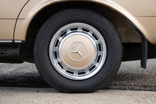 1984 Mercedes 230E W123 In vendita (immagine 25 di 170)