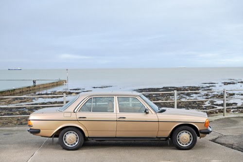 1984 Mercedes 230E W123 In vendita (immagine 8 di 170)